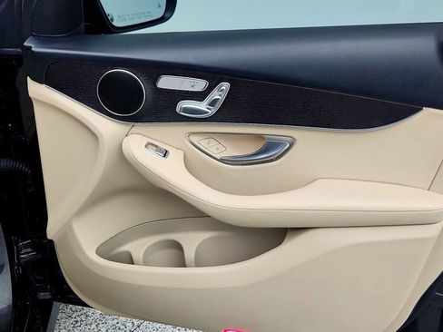 Used 2022 Mercedes-Benz GLC 300 4MATIC image 25