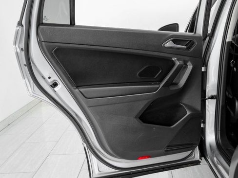 Used 2021 Volkswagen Tiguan SE FWD image 45