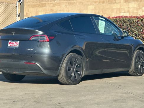 Used 2025 Tesla Model Y Long Range image 4