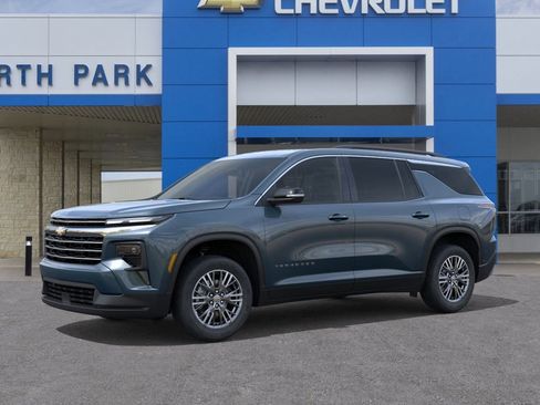 New 2026 Chevrolet Traverse LT image 2