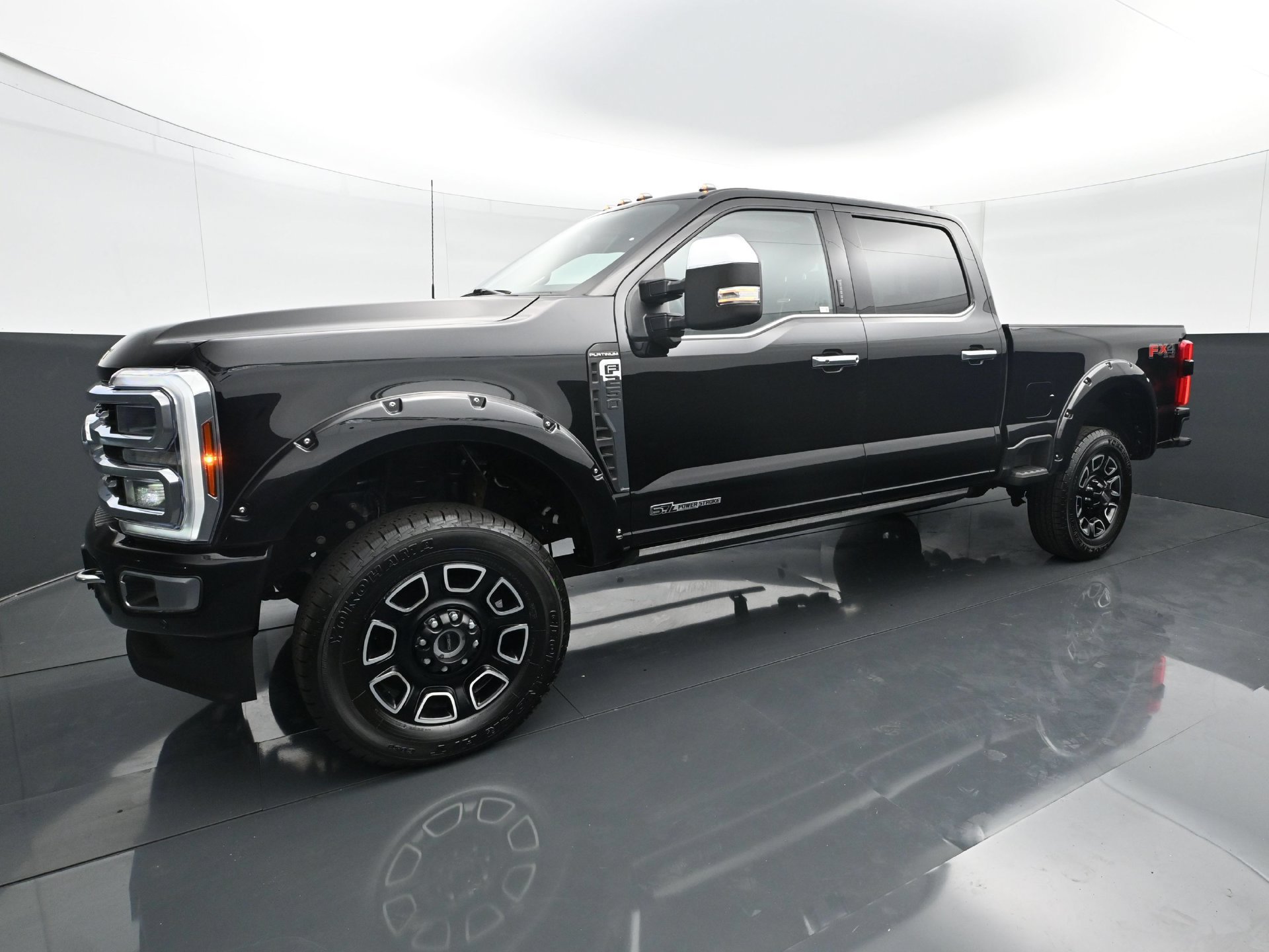 Used 2024 Ford F250 Platinum AWD/4WD image 2