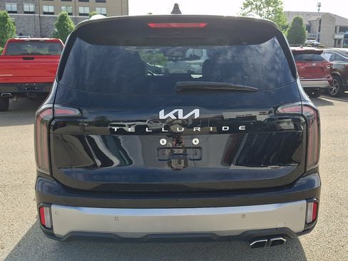 Used 2023 Kia Telluride EX w/ EX Captain's Chair Package FWD image 5
