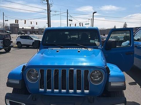 Used 2020 Jeep Gladiator Overland w/ Popular Equipment Package image 1