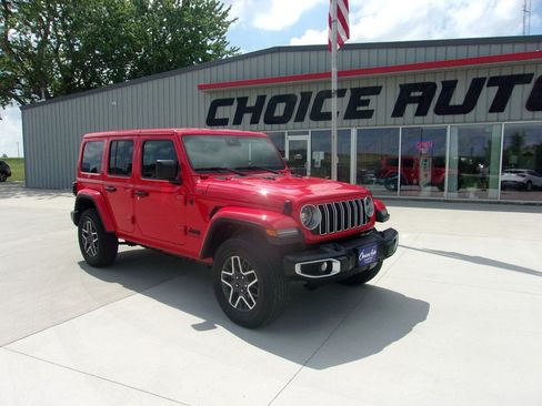 Used 2025 Jeep Wrangler Unlimited Sahara AWD/4WD image 1