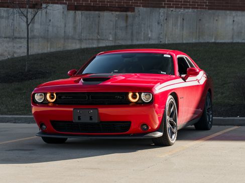 Used 2022 Dodge Challenger R/T w/ Blacktop Package image 7
