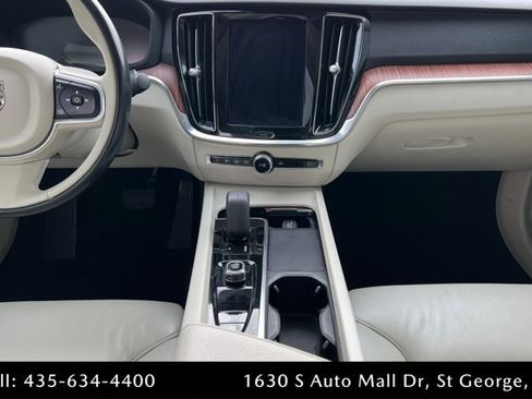 Used 2022 Volvo S60 B5 Momentum w/ Premium Package image 13