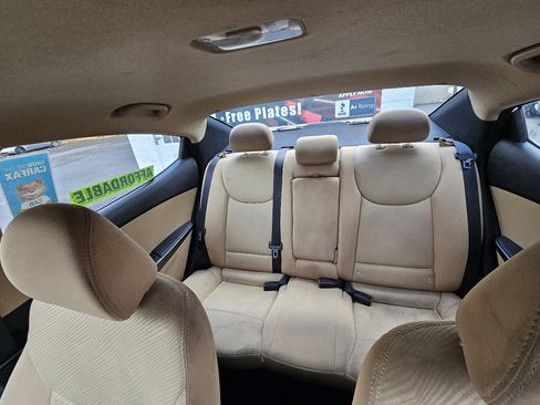 Used 2013 Hyundai Elantra GLS image 18