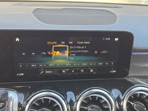 Used 2022 Mercedes-Benz GLB 250 image 9