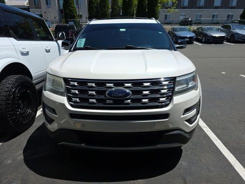 Used 2016 Ford Explorer XLT w/ Equipment Group 202A AWD/4WD image 2