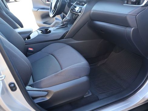 Used 2024 Toyota Venza LE image 29