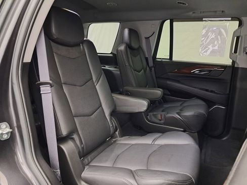 Used 2016 Cadillac Escalade Luxury image 37