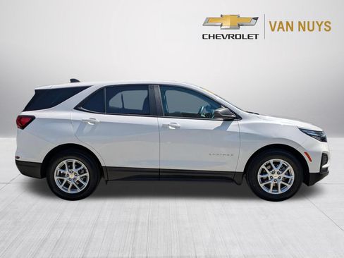 Certified 2023 Chevrolet Equinox LS w/ LS Convenience Package FWD image 4