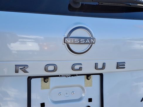Certified 2025 Nissan Rogue SV image 31