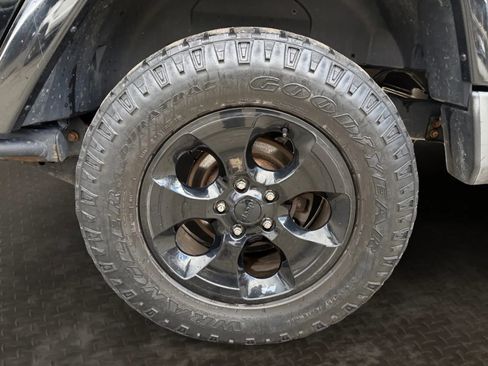 Used 2015 Jeep Wrangler Unlimited Sahara image 30