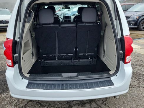 Used 2019 Dodge Grand Caravan SXT image 11