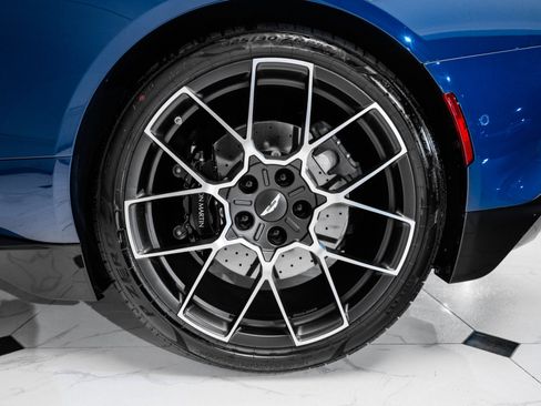 Used 2025 Aston Martin Vanquish image 48