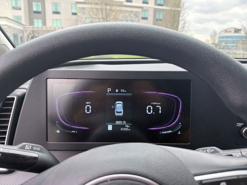 Used 2025 Kia Sportage LX image 11