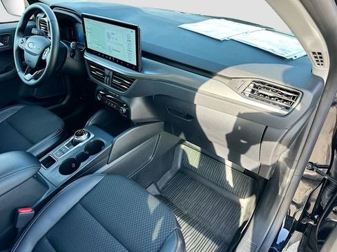 Used 2025 Ford Escape SE image 29