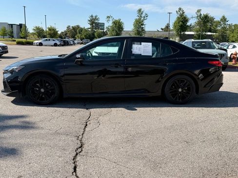 Used 2025 Toyota Camry SE FWD image 4