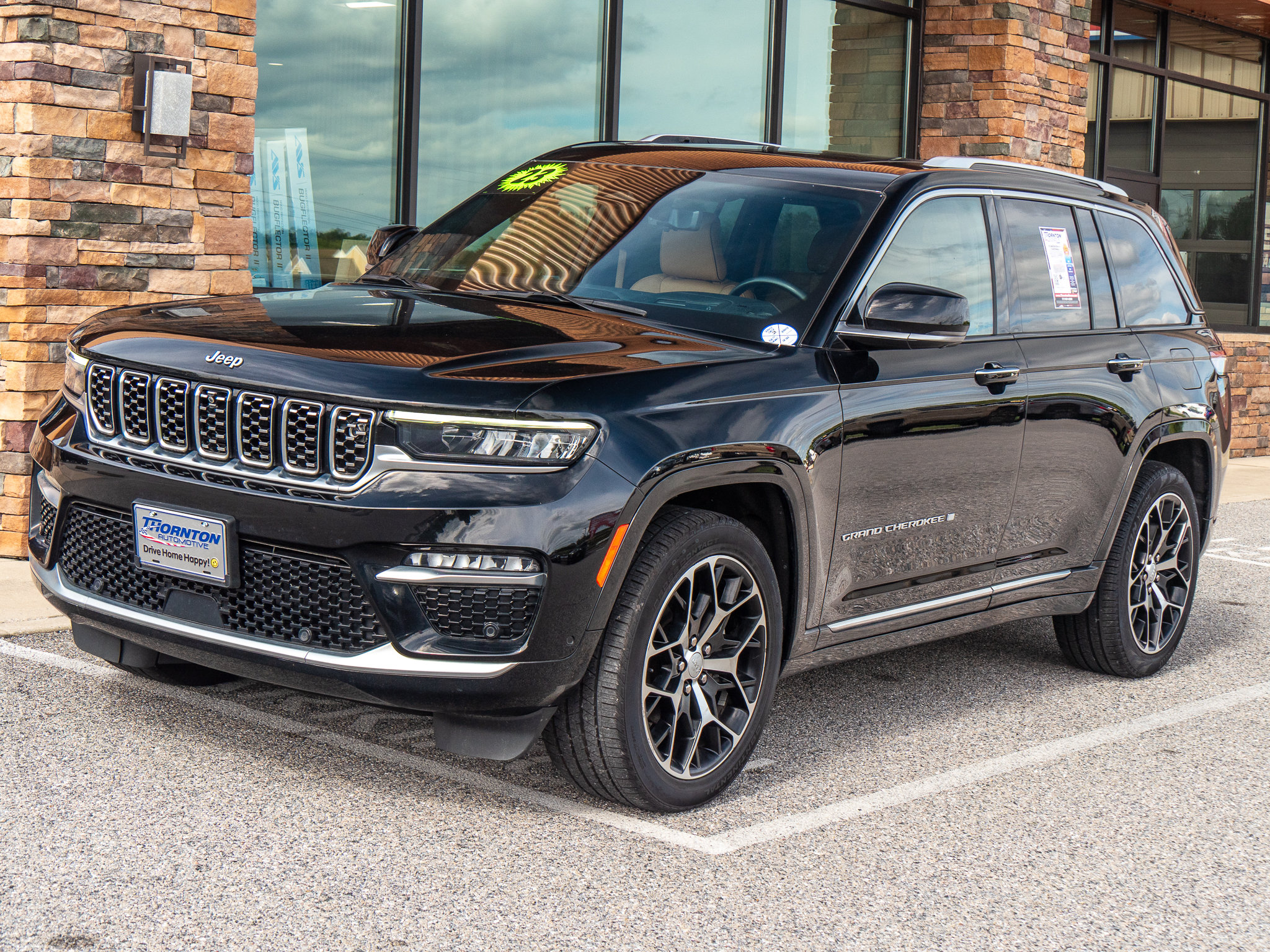 Used 2023 Jeep Grand Cherokee Summit AWD/4WD image 7