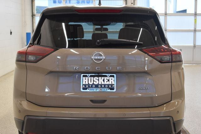Used 2025 Nissan Rogue SV AWD/4WD image 11