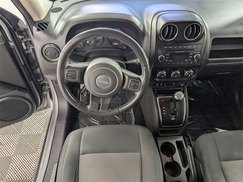 Used 2017 Jeep Patriot Latitude image 10