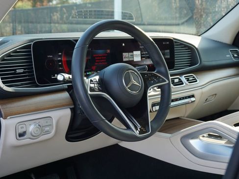 Certified 2024 Mercedes-Benz GLS 450 4MATIC image 10