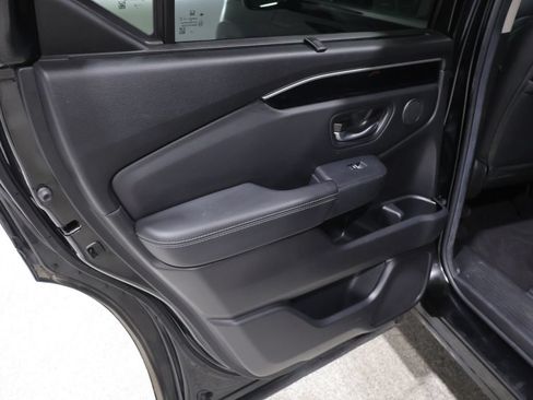 Used 2025 Honda Pilot EX-L image 18