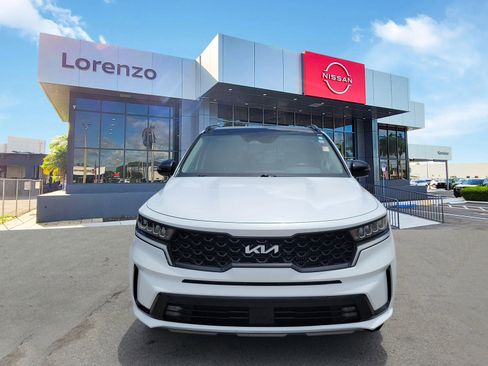 Used 2022 Kia Sorento EX w/ Panoramic Sunroof Package FWD image 2
