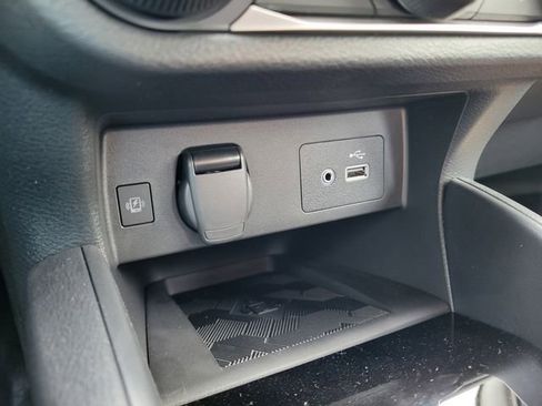 New 2025 Nissan Versa SV w/ Trunk Package image 22