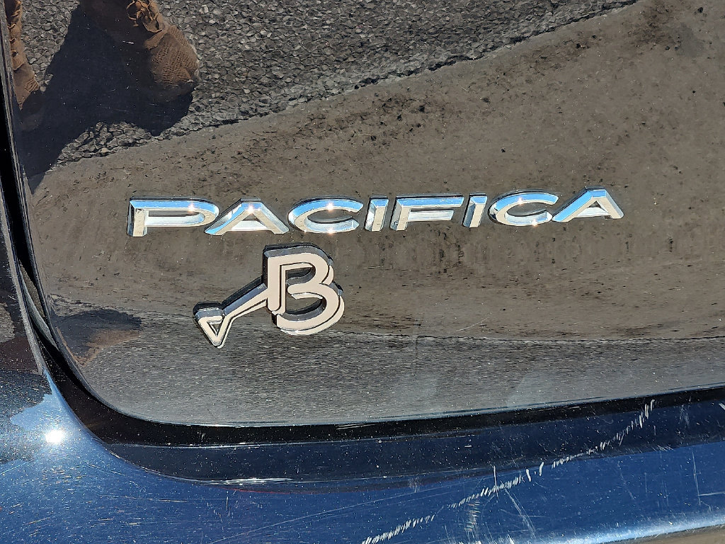 Used 2024 Chrysler Pacifica Touring-L FWD image 14