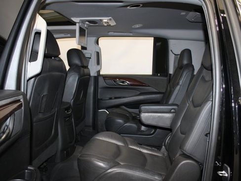 Used 2019 Cadillac Escalade ESV Premium Luxury image 9