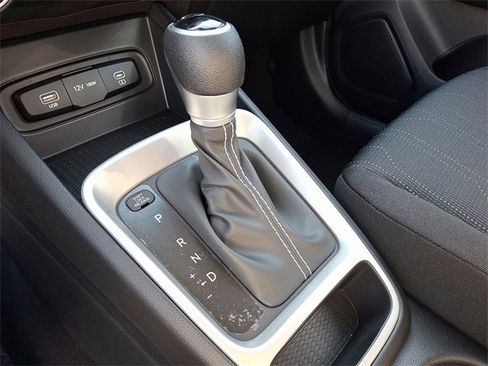 New 2026 Hyundai Venue SE image 8