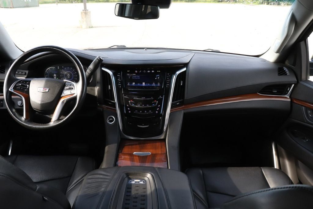 Used 2017 Cadillac Escalade Luxury AWD/4WD image 13