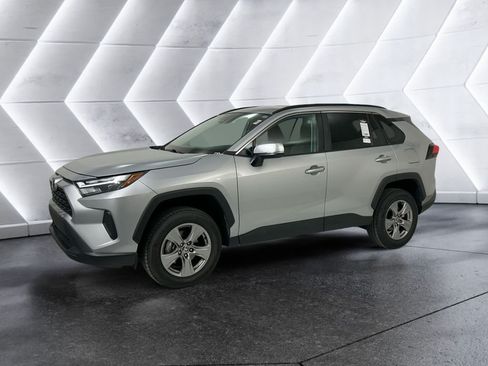 Used 2024 Toyota RAV4 XLE FWD image 3
