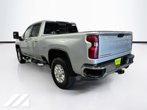Used 2022 Chevrolet Silverado 2500 LT w/ Convenience Package AWD/4WD image 7