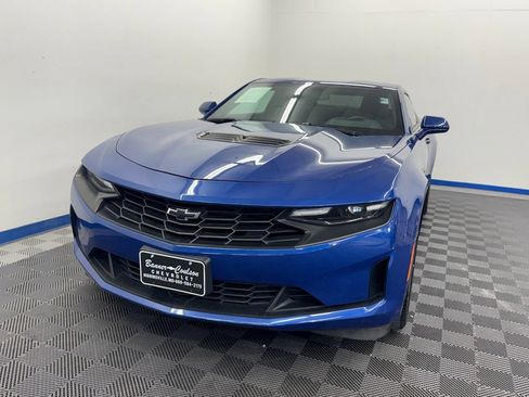 Used 2020 Chevrolet Camaro LT w/ Technology Package RWD image 2