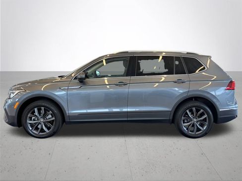 Used 2023 Volkswagen Tiguan SE FWD image 11