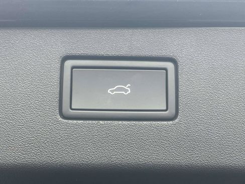 Certified 2026 Volkswagen Tiguan SE w/ Panoramic Sunroof Package FWD image 11