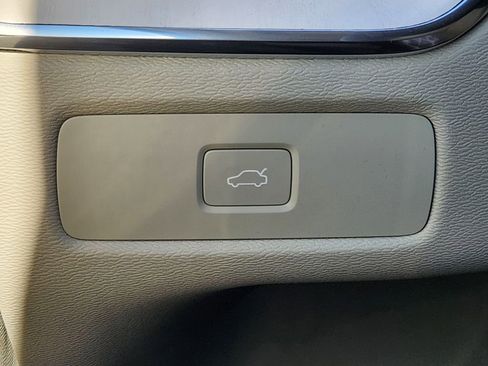 New 2026 Volvo XC60 B5 Ultra w/ Climate Package image 11