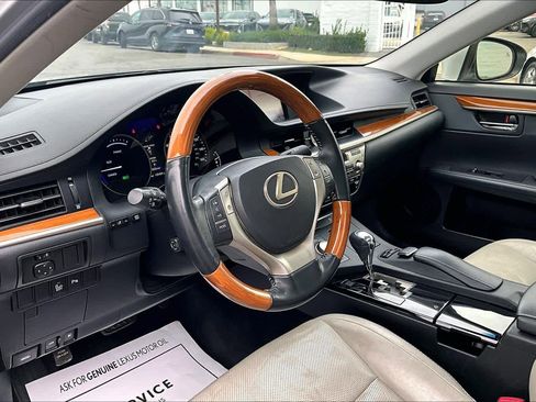 Used 2013 Lexus ES 300h image 17