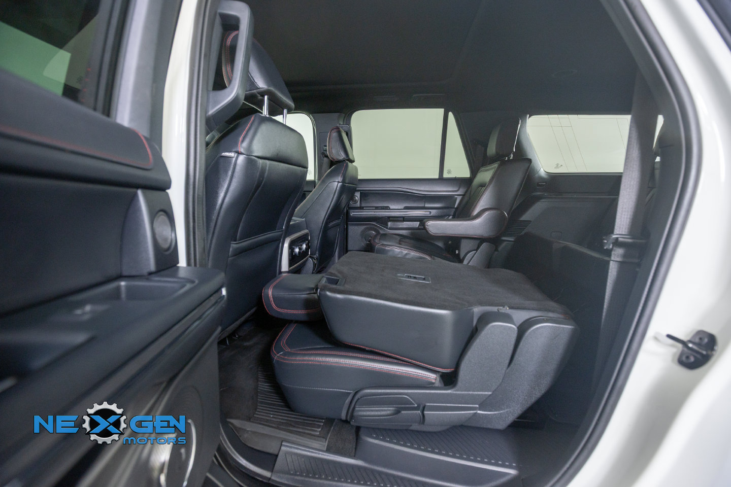 Used 2024 Ford Expedition Max Limited AWD/4WD image 32