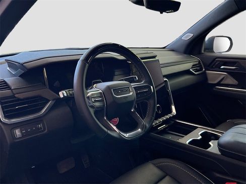 Used 2024 GMC Acadia Denali w/ Super Cruise Package image 9