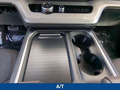 Used 2025 Ford Expedition Active RWD image 19