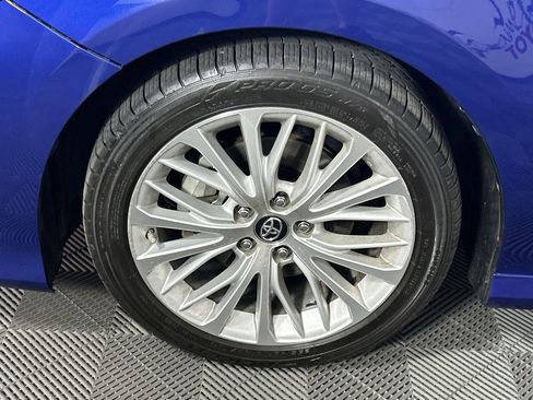 Used 2018 Toyota Camry XLE FWD image 9