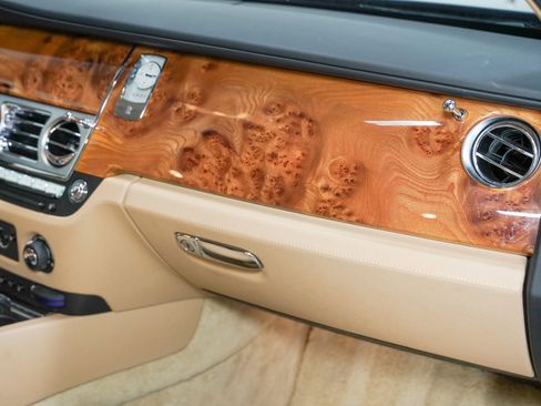 Used 2011 Rolls-Royce Ghost RWD image 30