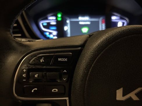 Certified 2022 Kia Niro EX Premium image 17