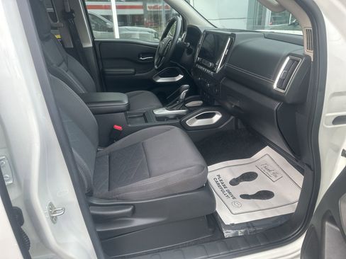 Used 2025 Nissan Frontier SV RWD image 11