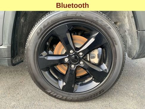 Used 2025 Jeep Grand Cherokee L Altitude AWD/4WD image 9
