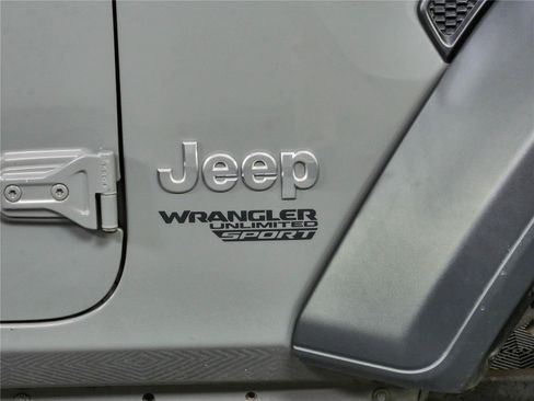 Used 2018 Jeep Wrangler Unlimited Sport S AWD/4WD image 32
